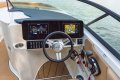 New Sea Ray SDX 250 SURF:The flight deck