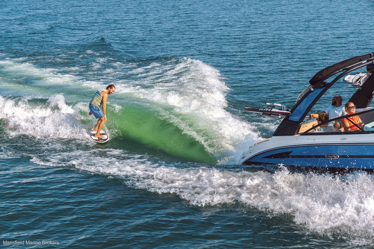 New Sea Ray SDX 250 SURF:All day waves