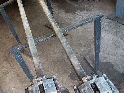 Trailer axles with brakes and 5 wheels