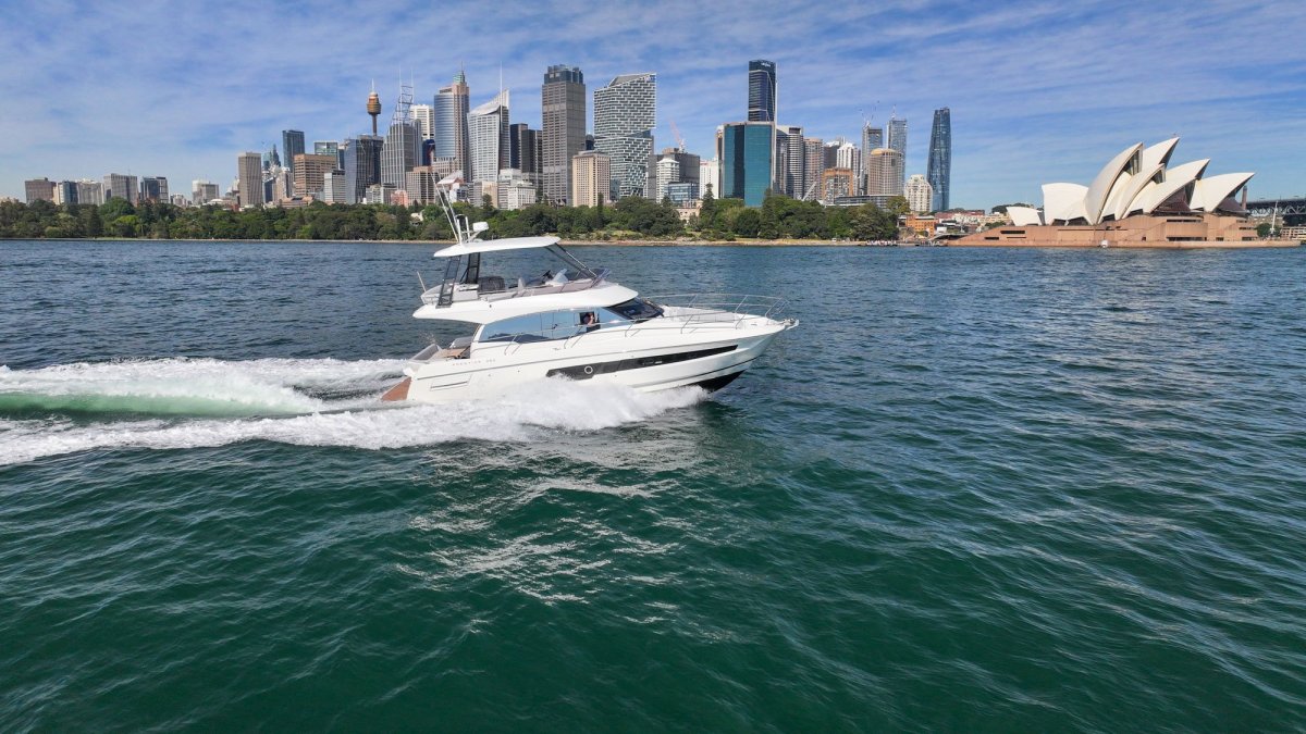 Prestige 460 F-LINE