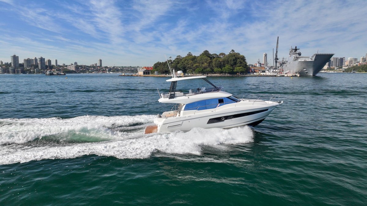 Prestige 460 F-LINE
