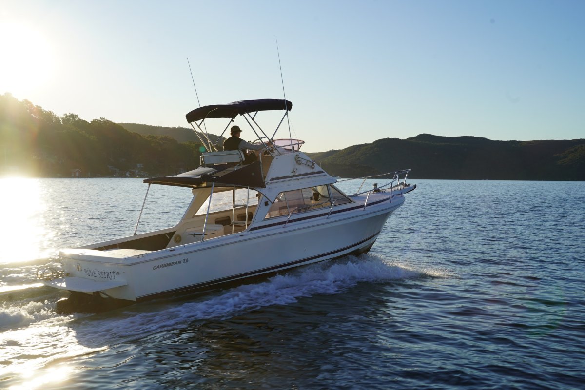 Caribbean 26 Flybridge Cruiser
