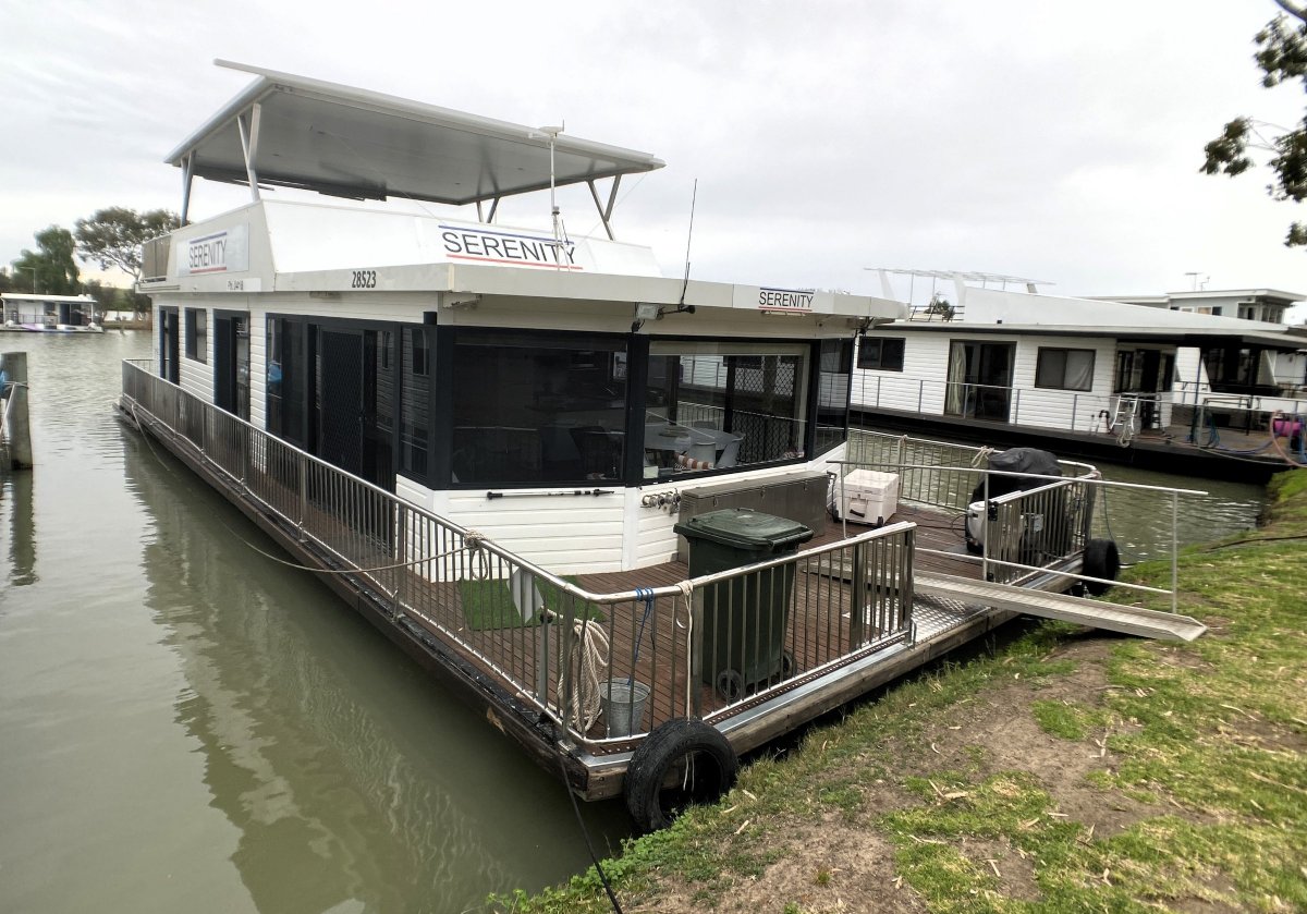 SERENITY Two decked, four bed, two bath, Houseboat