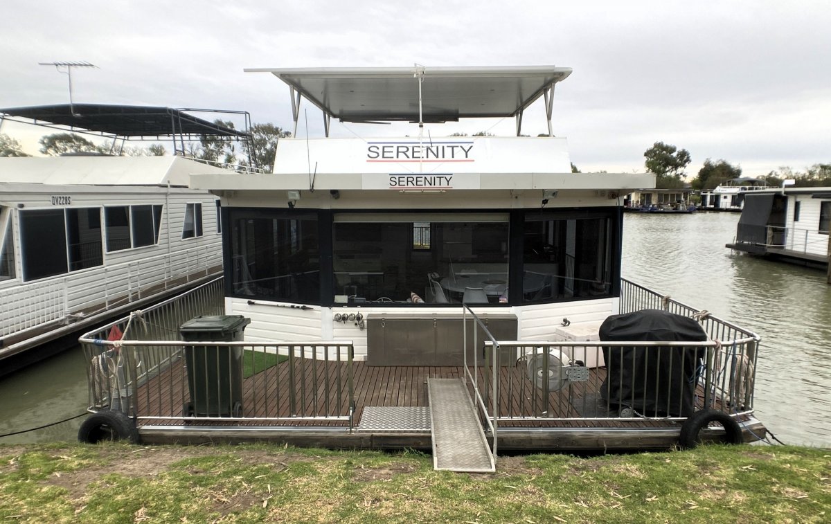 SERENITY Two decked, four bed, two bath, Houseboat