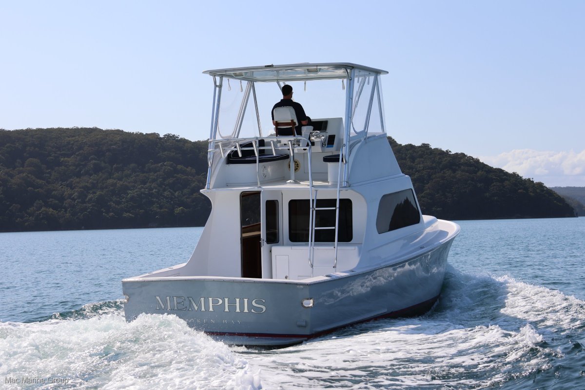 Hatteras 34 Flybridge