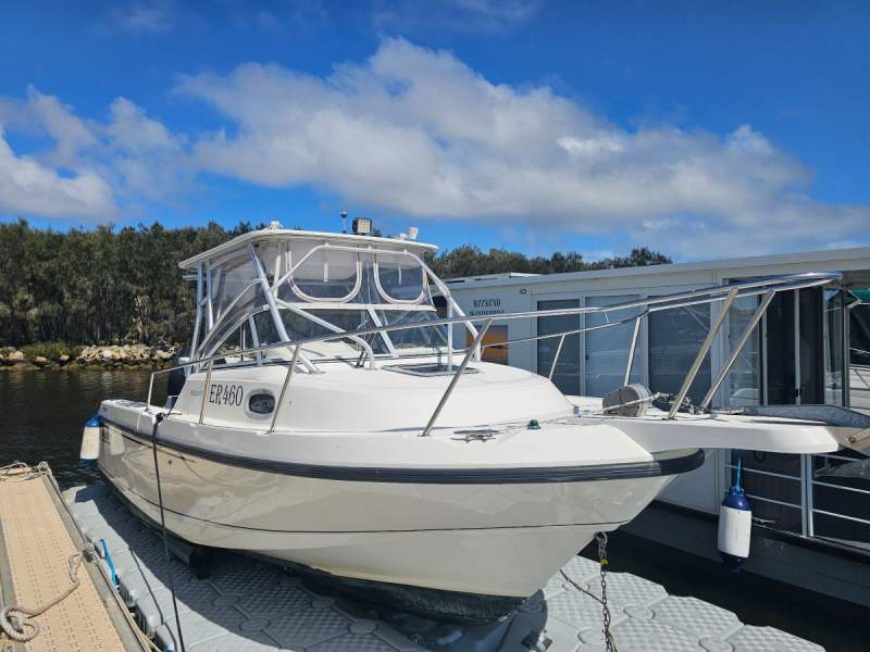 Boston Whaler 230 Conquest Powered by 2008 Mercury Verado 300hp | 540 Hours