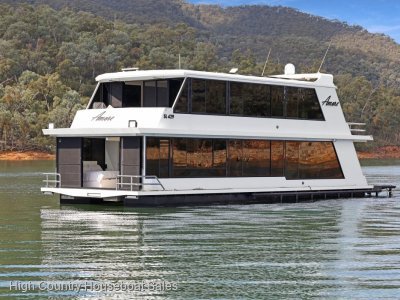 Amore Houseboat Holiday Home on Lake Eildon