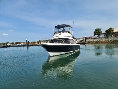 Caribbean 26 Flybridge Cruiser