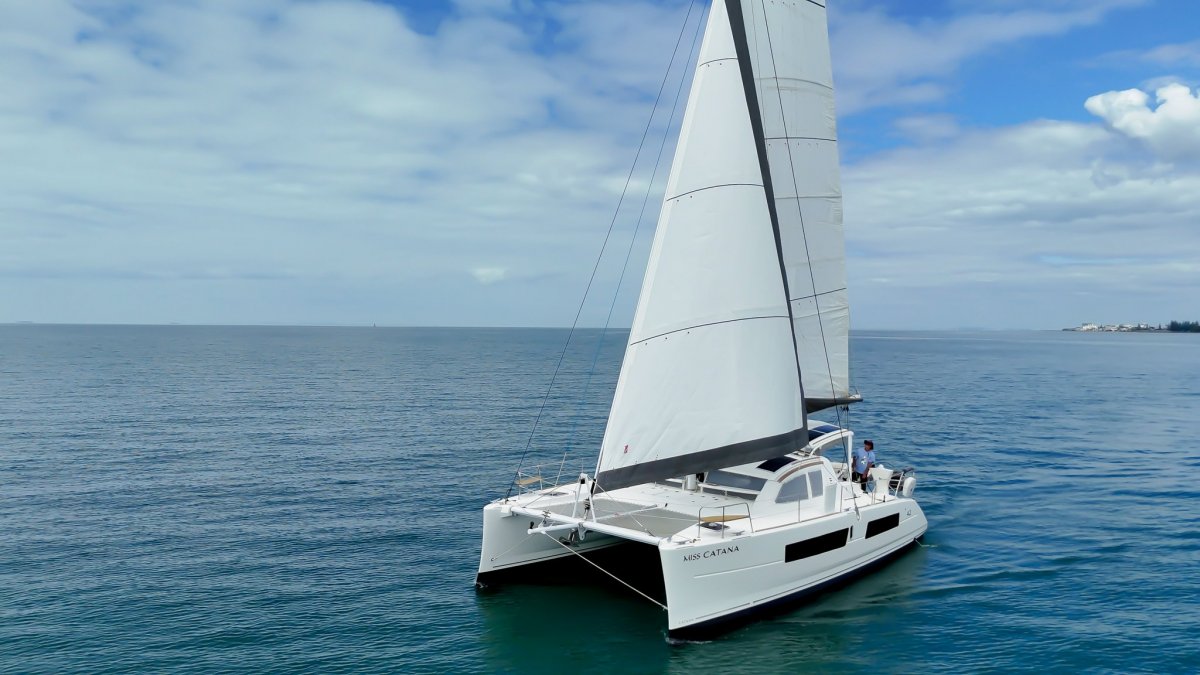 Catana 42 Owners version