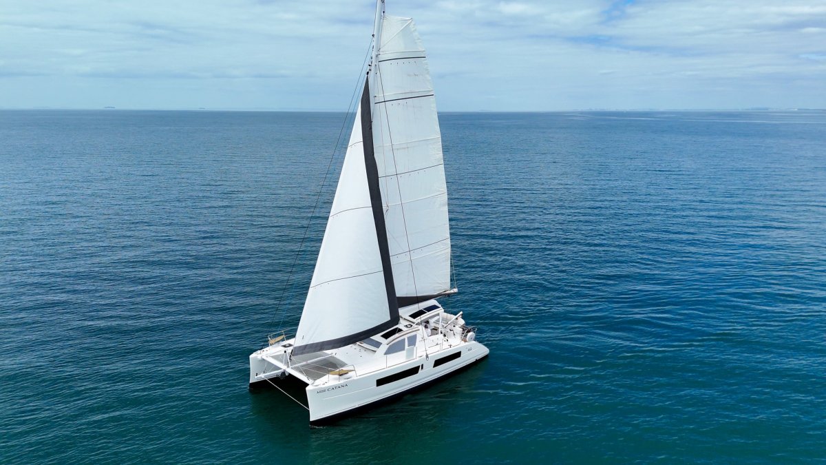 Catana 42 Owners version