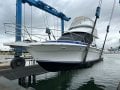 Commodore 33 Flybridge Twin Cabin Cruiser