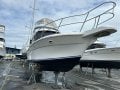 Commodore 33 Flybridge Twin Cabin Cruiser