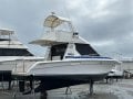 Commodore 33 Flybridge Twin Cabin Cruiser