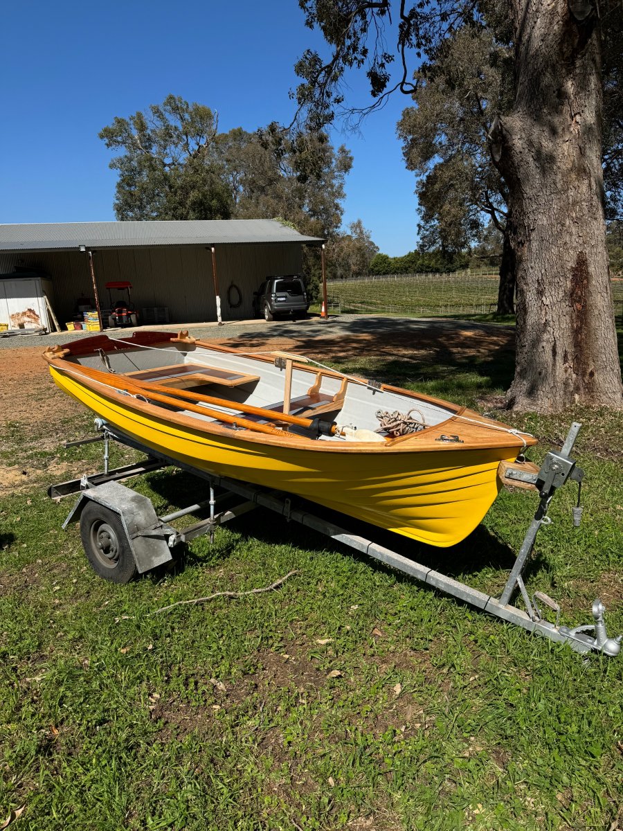 CLASSIC 9FT ROWING BOAT