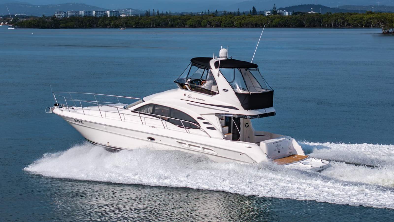 Sea Ray 455 Sedan Bridge