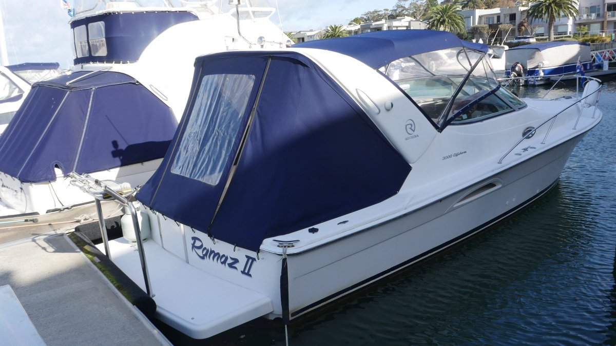 Riviera 3000 Offshore Series 2 2004 MODEL RIVIERA 3000 OFFSHORE SERIES 2