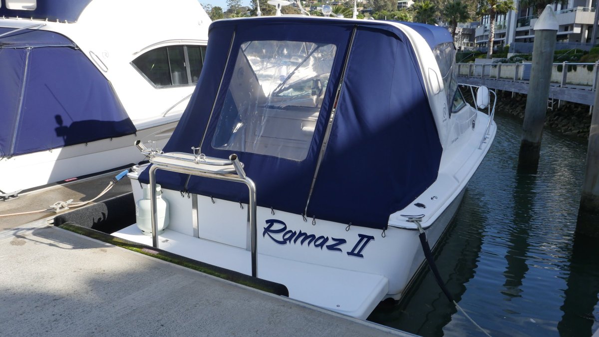  Riviera 3000 Offshore Series 2 2004 MODEL RIVIERA 3000 OFFSHORE SERIES 2 Boat Brokers of Tasmania