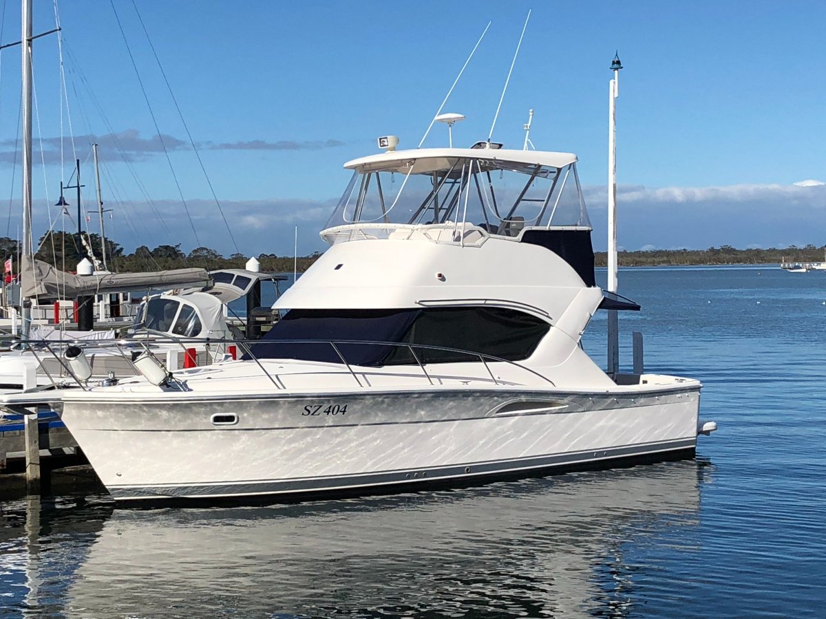 Riviera 3350 Flybridge