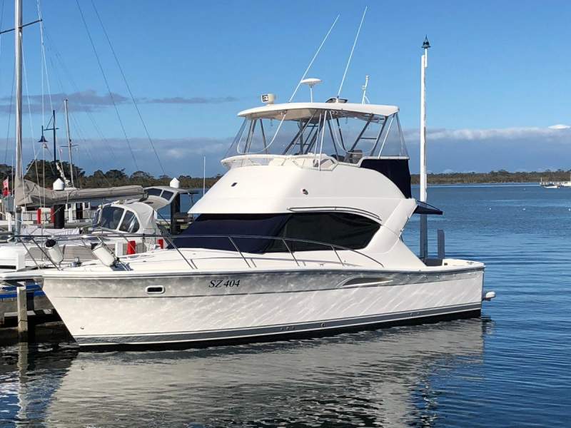 Riviera 3350 Flybridge