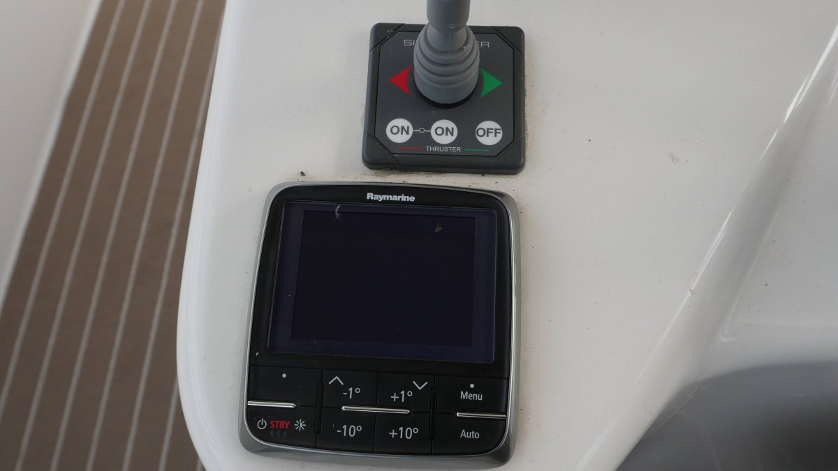 RAMAZ II Riviera 3350 Flybridge Boat Brokers of Tasmania