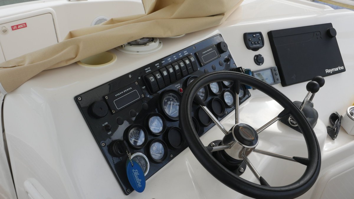 RAMAZ II Riviera 3350 Flybridge Boat Brokers of Tasmania