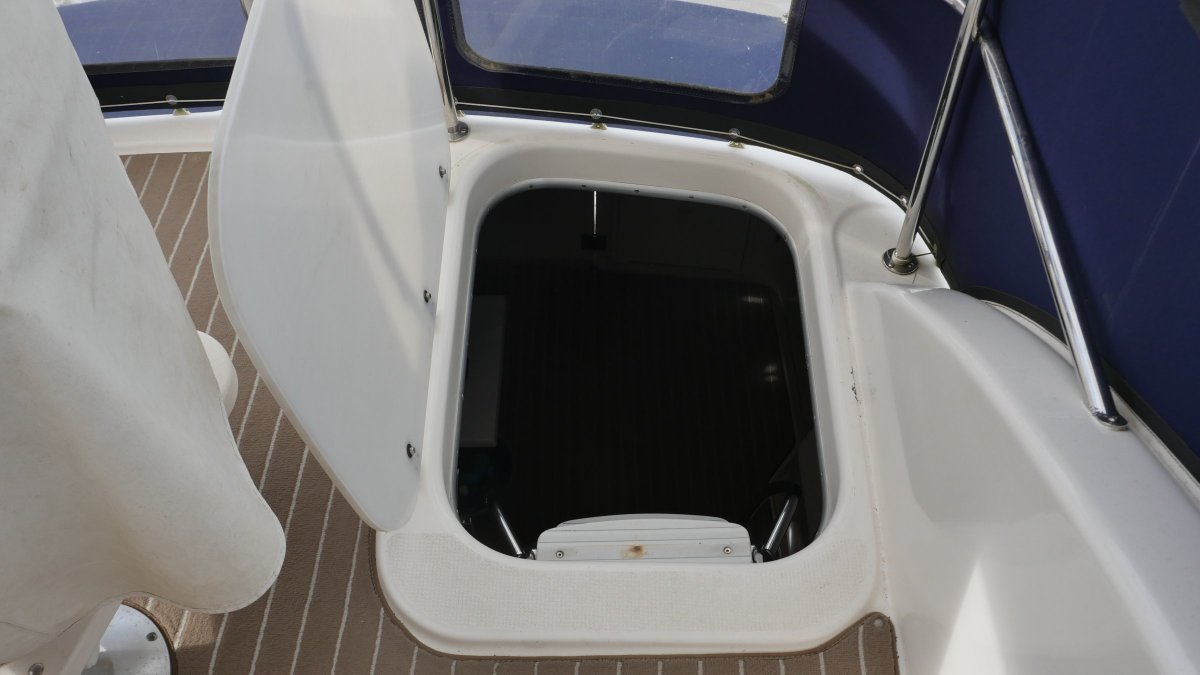 RAMAZ II Riviera 3350 Flybridge Boat Brokers of Tasmania