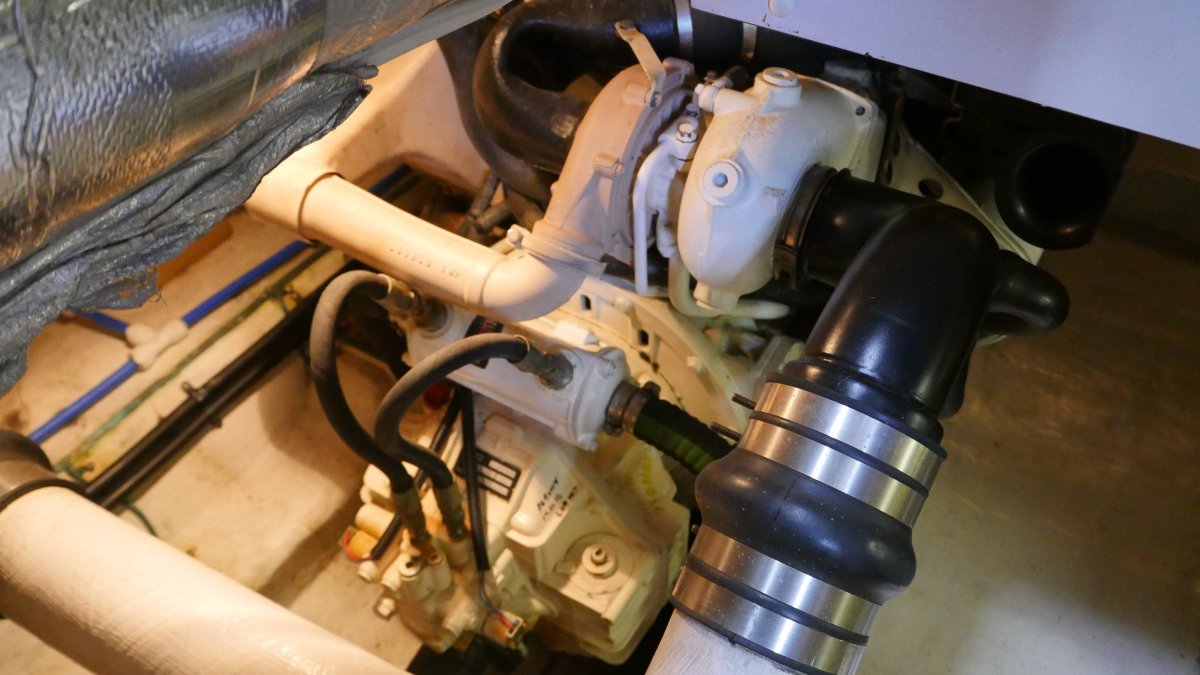 RAMAZ II Riviera 3350 Flybridge Boat Brokers of Tasmania
