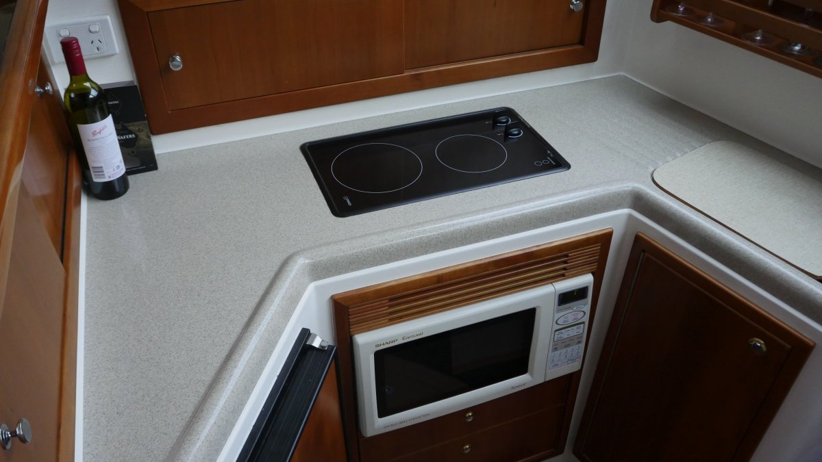 RAMAZ II Riviera 3350 Flybridge Boat Brokers of Tasmania