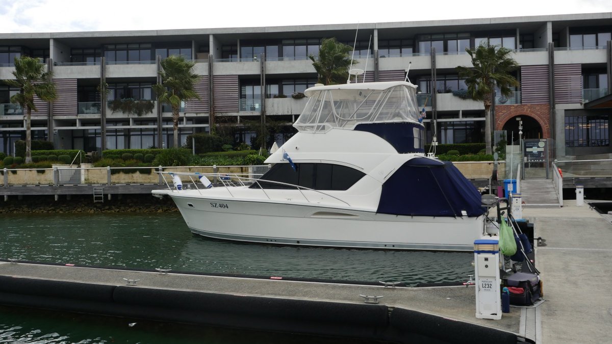 RAMAZ II Riviera 3350 Flybridge Boat Brokers of Tasmania