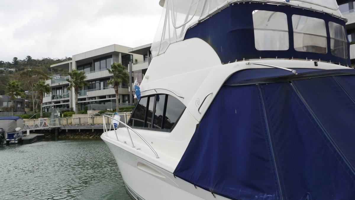 RAMAZ II Riviera 3350 Flybridge Boat Brokers of Tasmania