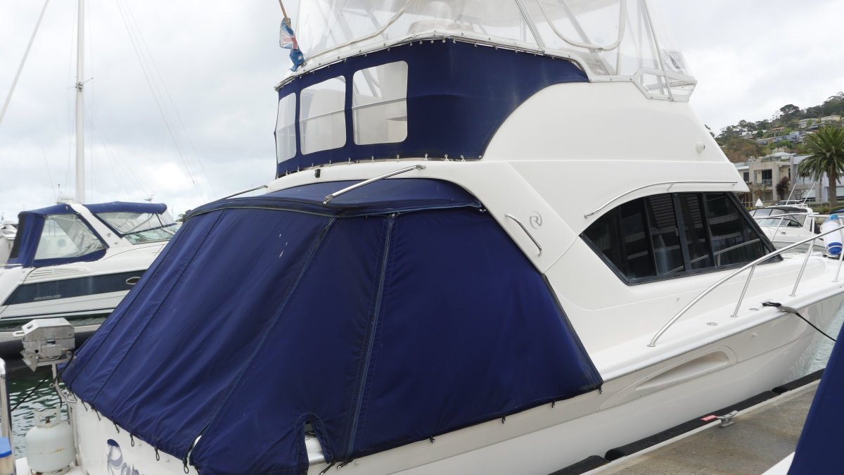 RAMAZ II Riviera 3350 Flybridge Boat Brokers of Tasmania