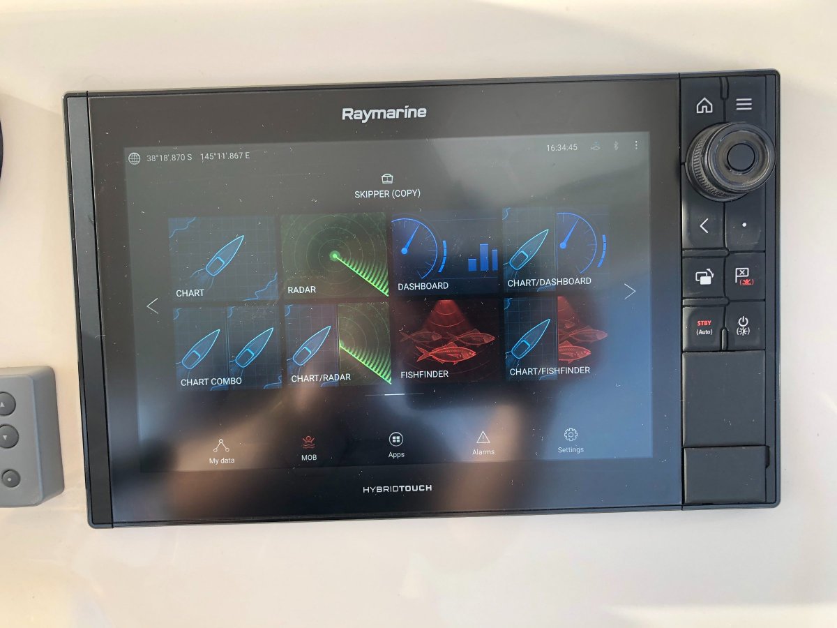 Riviera 3350 Flybridge