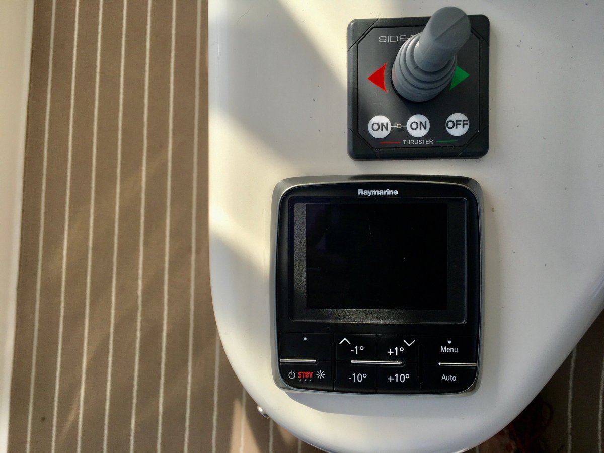RAMAZ II Riviera 3350 Flybridge Boat Brokers of Tasmania