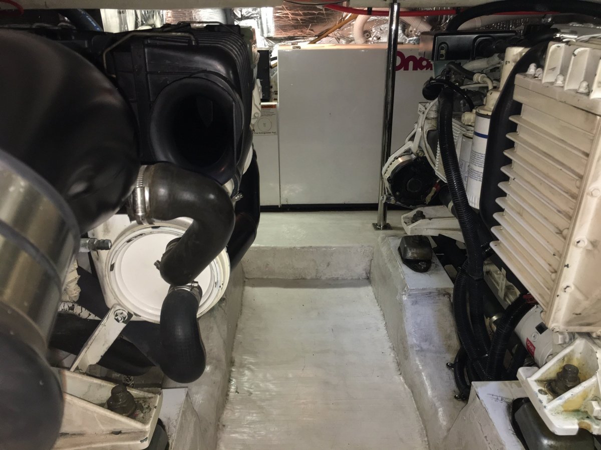 RAMAZ II Riviera 3350 Flybridge Boat Brokers of Tasmania