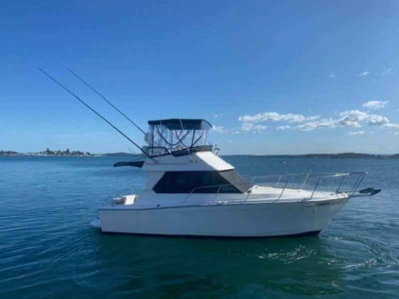 Mariner 28 Flybridge Open Bulkhead with V8 Big block 8.2L MerCruiser