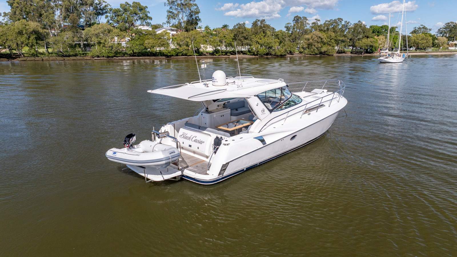 Riviera M400 Sports Cruiser