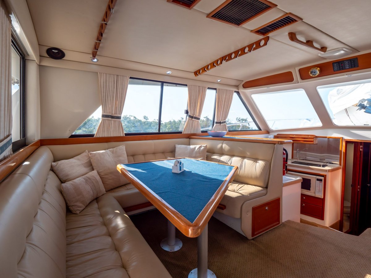 Riviera 39 Flybridge Platinum