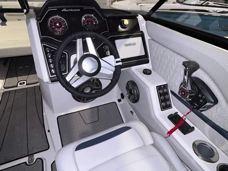 Hurricane Sundeck 2600