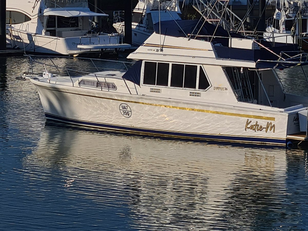 Fairway 36 Flybridge Cruiser