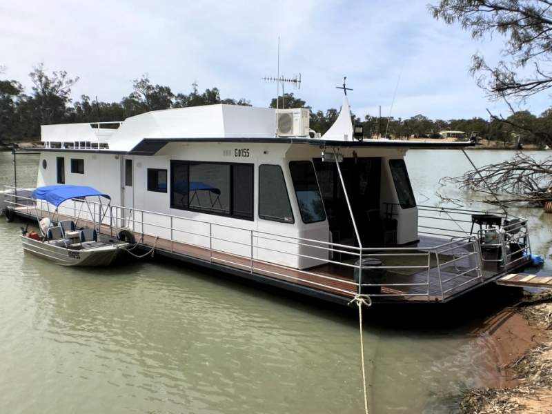Nerve Tonic. Immaculate, 2 Decked, 3 Bed Houseboat