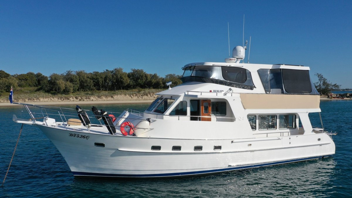 Integrity 526 Raised Pilothouse