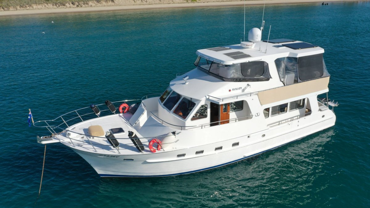 Integrity 526 Raised Pilothouse