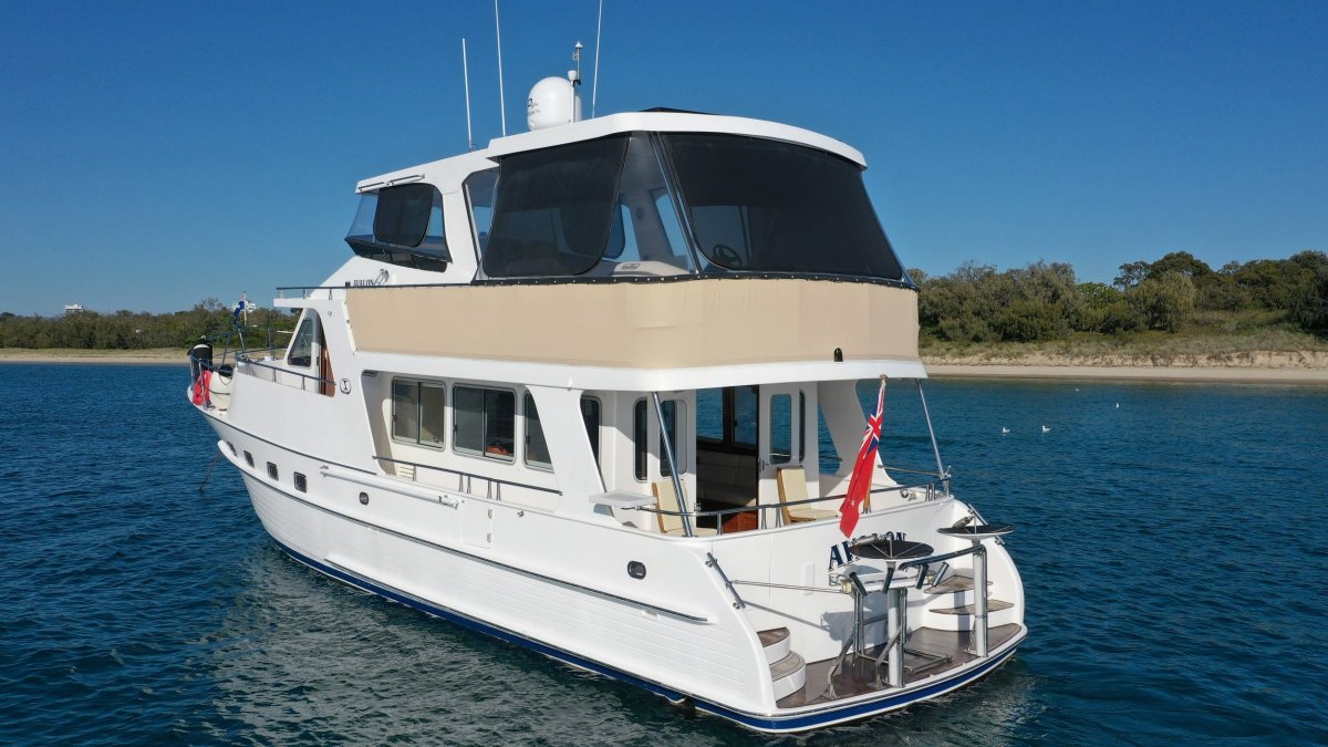 Integrity 526 Raised Pilothouse