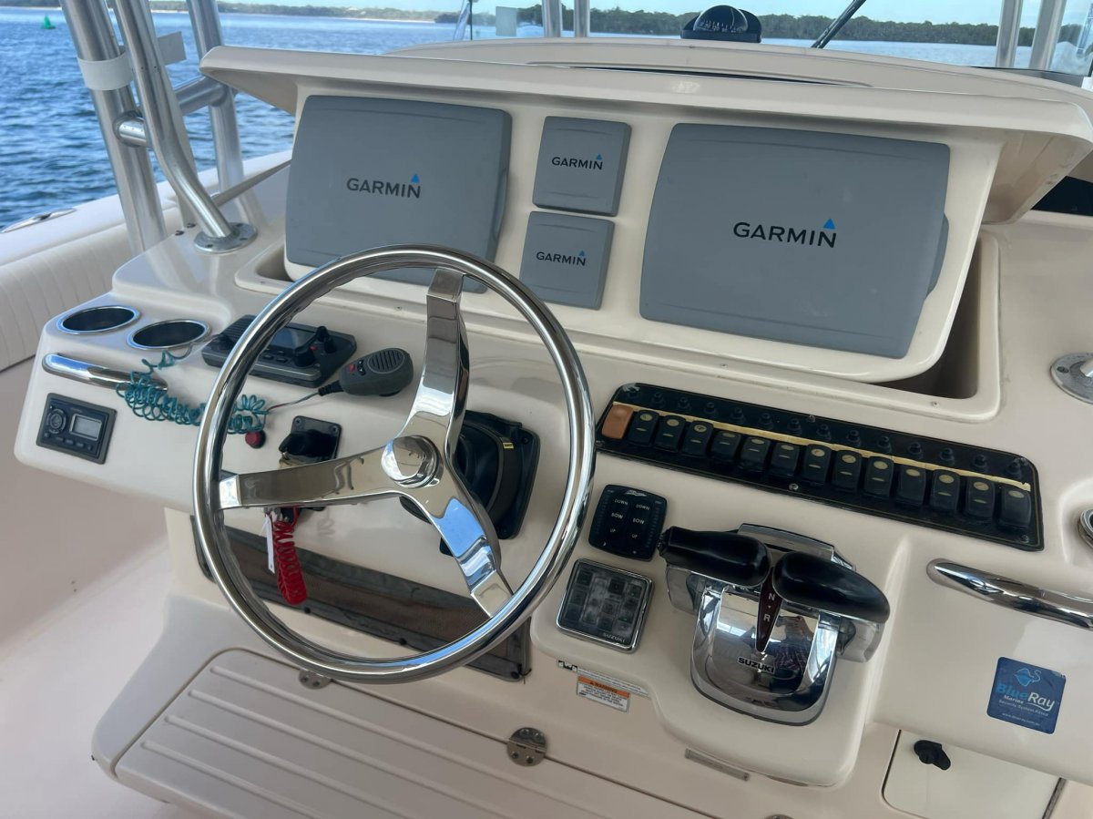 Grady-White Canyon 336 - BIG VOLUME CENTRE CONSOLE