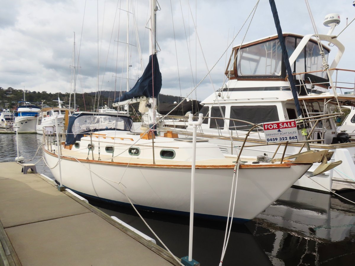 Cape Dory 33 GOOD CONDITION, MANY UPGRADES AND NEW ENGINE!