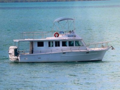 Masters 34 Baycruiser with upper flybridge, steering and controls