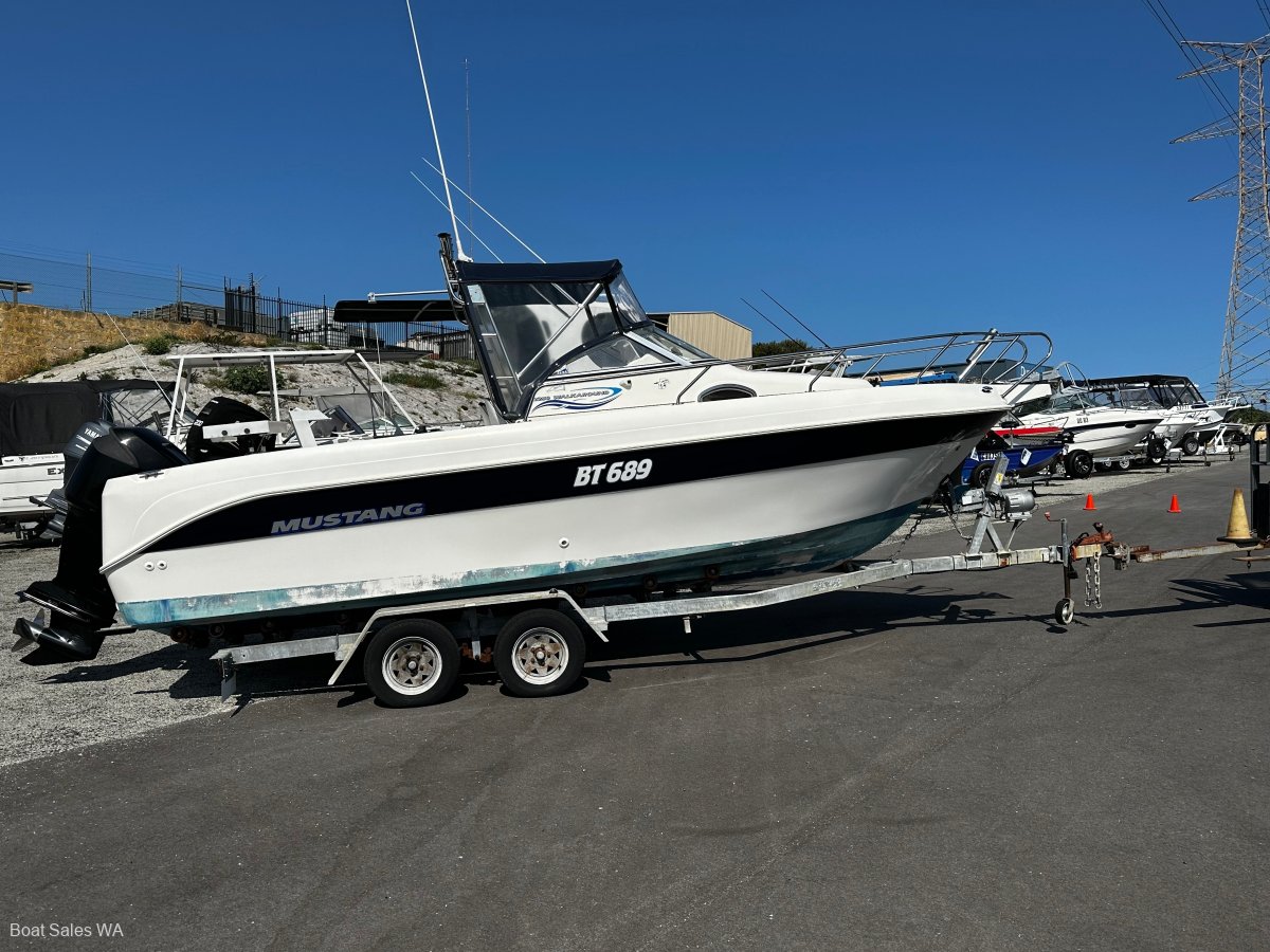 Mustang 2250 Walkaround 2003 Model Neat 225hp 4 stroke Motor 470hrs