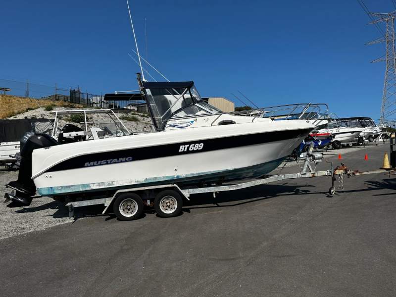 Mustang 2250 Walkaround 2003 Model Neat 225hp 4 stroke Motor 470hrs