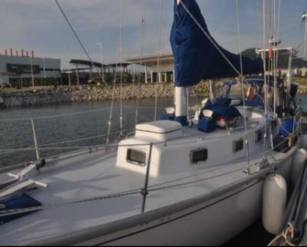 Philip Rhodes Bounty 40:Philip Rhodes Bounty 40 Yacht