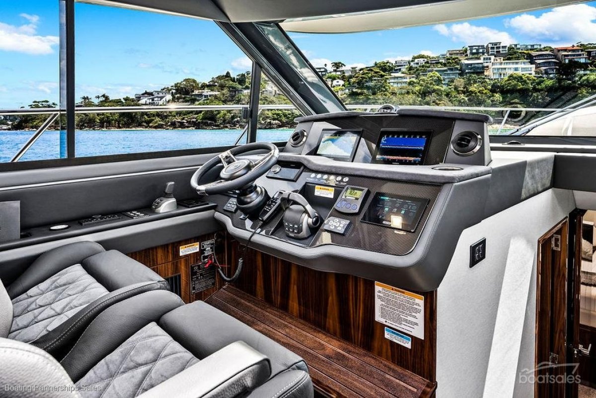 Riviera 4600 Sport Yacht Platinum Edition